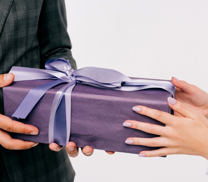 5 Amazing Benefits of Healthy Gift-giving To Your Employees