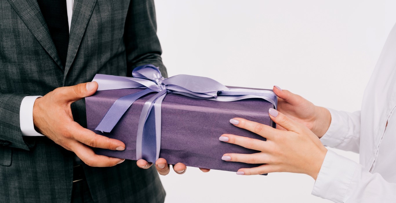 5 Amazing Benefits of Healthy Gift-giving To Your Employees