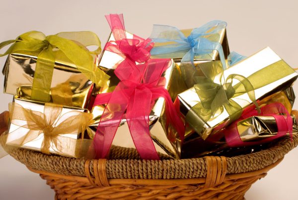 6 healthy gift basket ideas to inspire wellness in the year 2024.