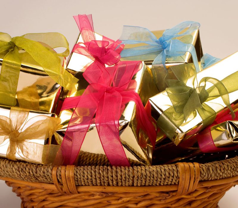 6 healthy gift basket ideas to inspire wellness in the year 2024.