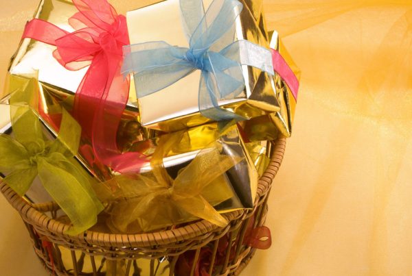 Top 8 creative and budget-friendly corporate gift ideas for small businesses.