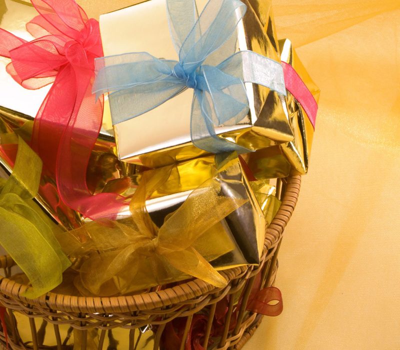 Top 8 creative and budget-friendly corporate gift ideas for small businesses.