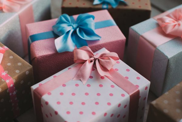 5 ways Good gifts can help in building good relationships with potential clients.